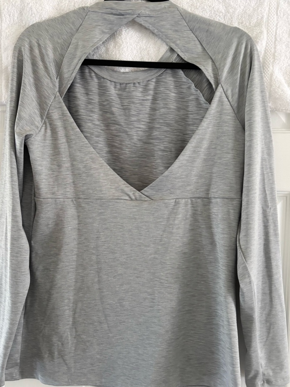EUC Under Armour Light Gray Long Sleeve Open-Back Athletic Top